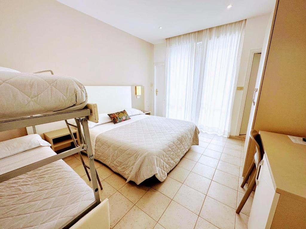 Aura Living Hotel Ріміні Екстер'єр фото
