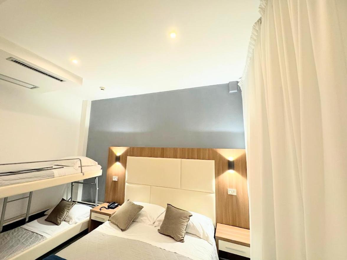 Aura Living Hotel Ріміні Екстер'єр фото