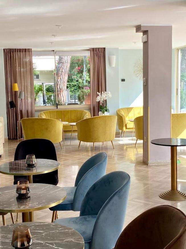 Aura Living Hotel Ріміні Екстер'єр фото
